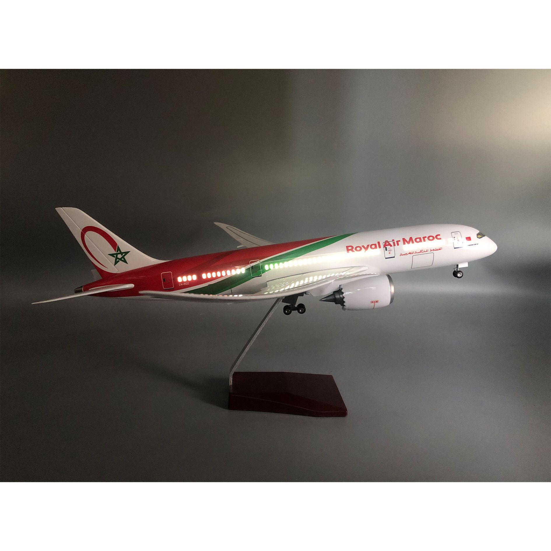 Modelo de Avión Royal Air Maro - Office Technologies reseña y precio